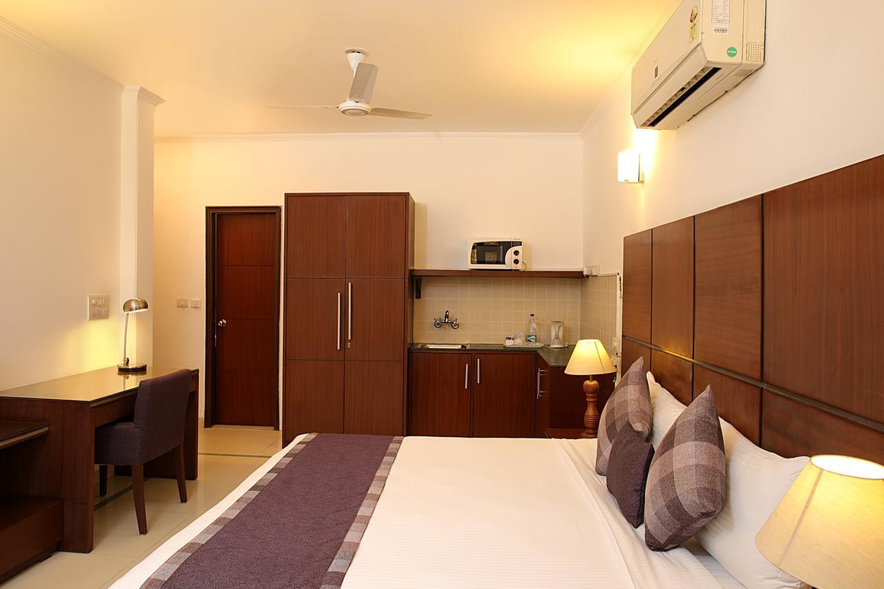 Ahuja Residency Dlf Phase 2 Hotel Gurgaon Luaran gambar